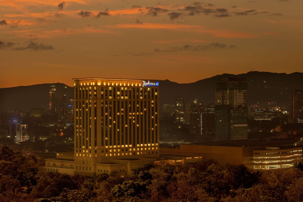 Radisson Blu Hotel Cebu 71/73
