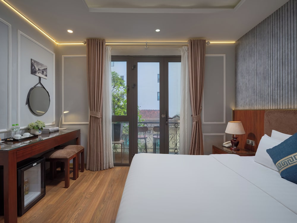 Suite, Balcony