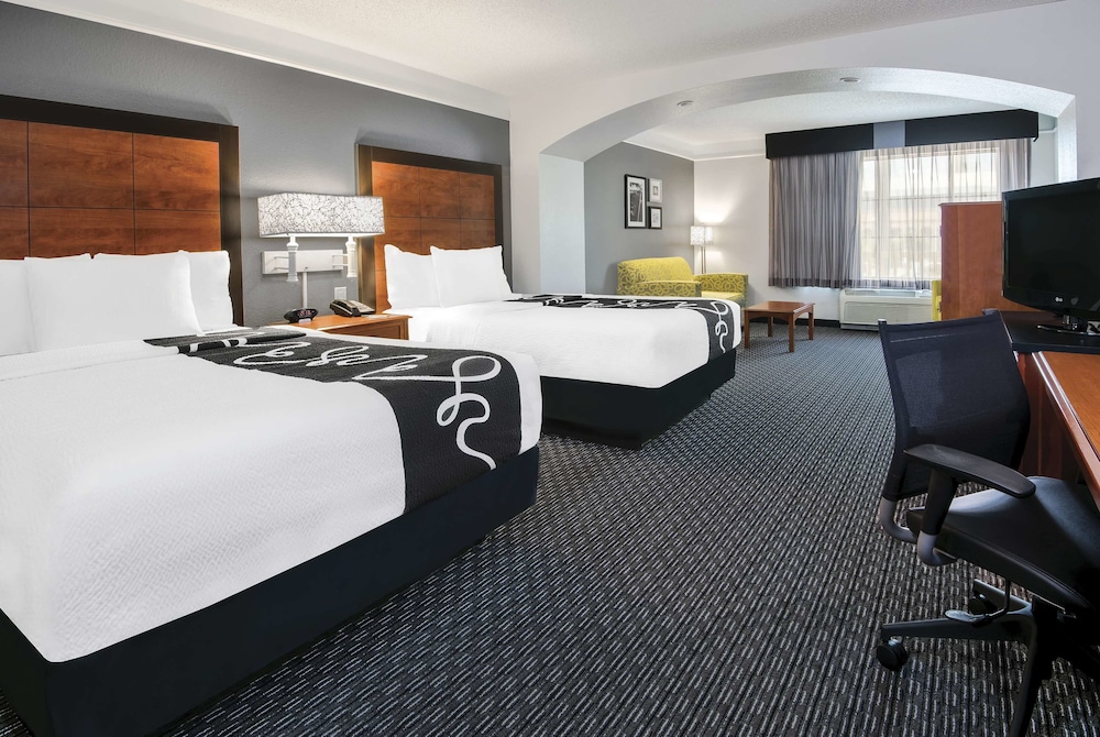 La Quinta Inn & Suites by Wyndham San Antonio Riverwalk 42/53