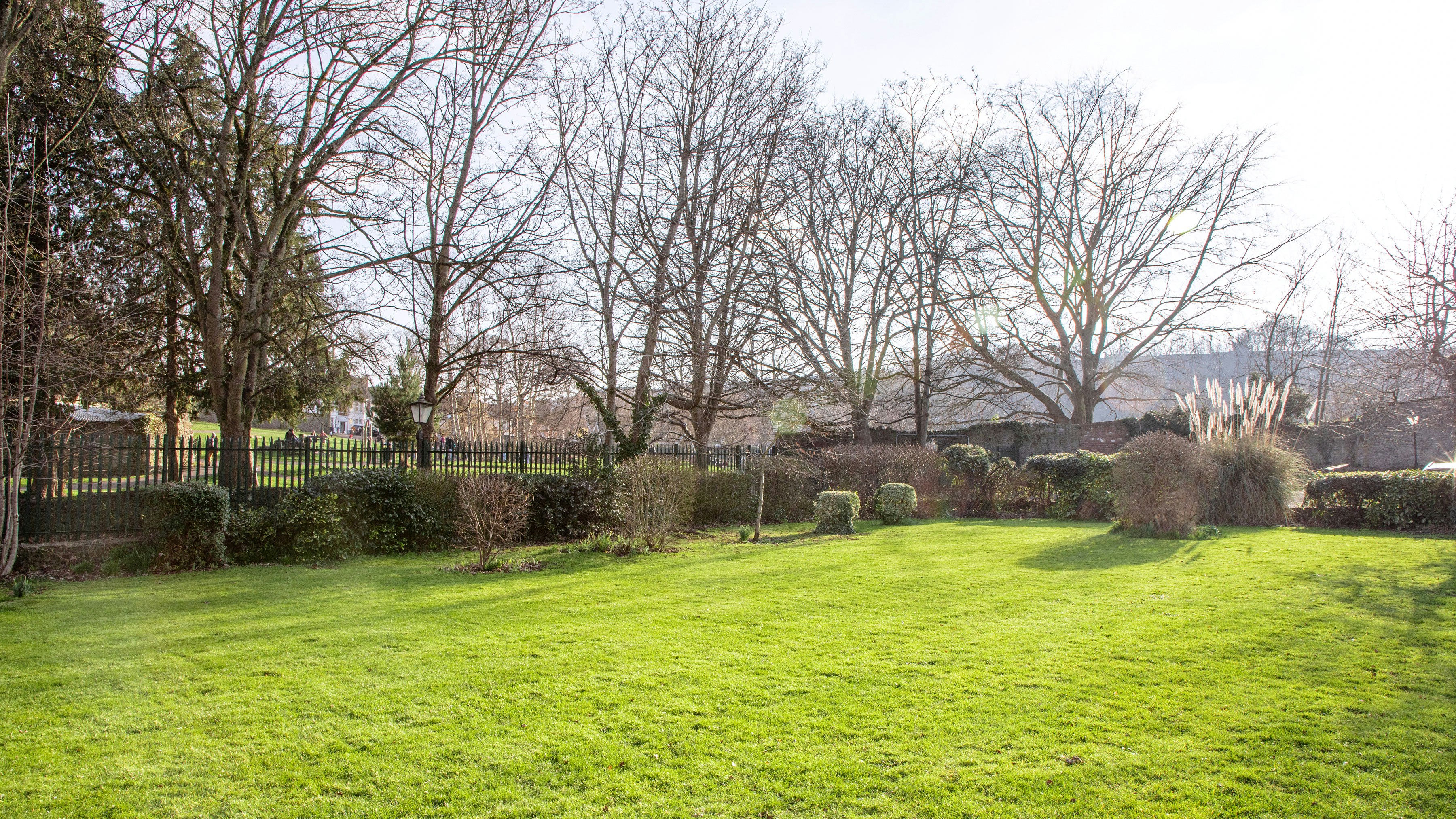 Arnos Manor 28/28