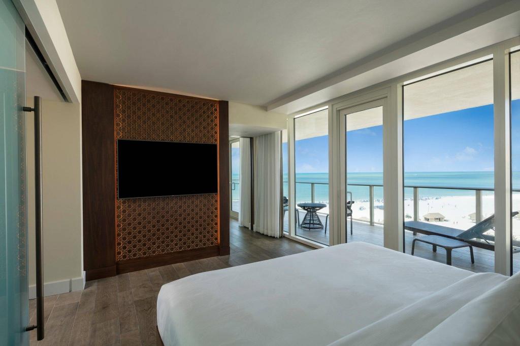 Plus, Suite, King Bed, Gulf View, Balcony