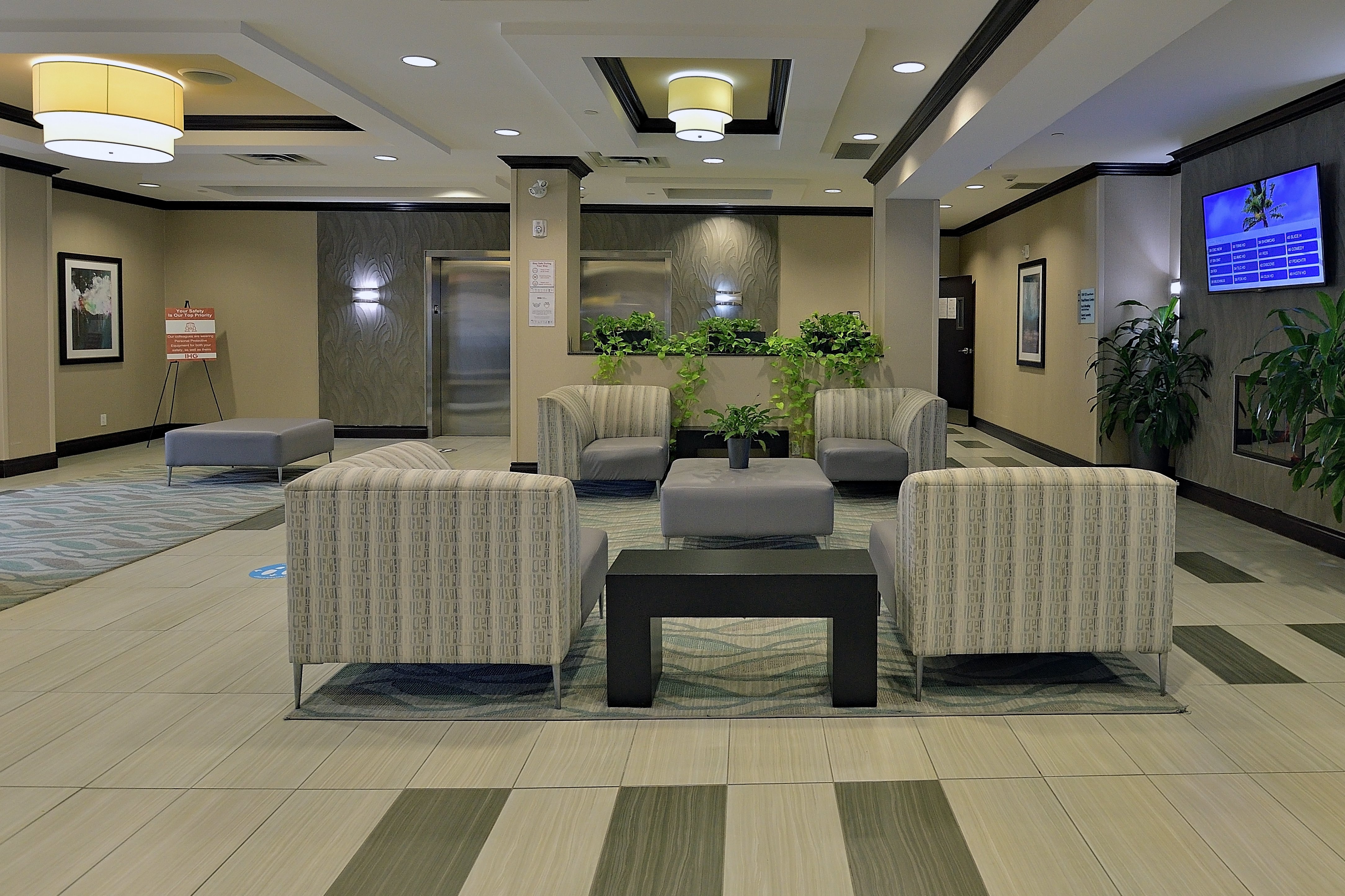 Holiday Inn Express And Suites Ottawa East Orleans 47/70