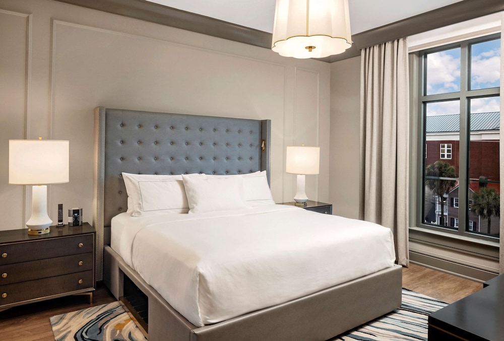 1 BEDROOM, PLUS, SUITE, KING BED