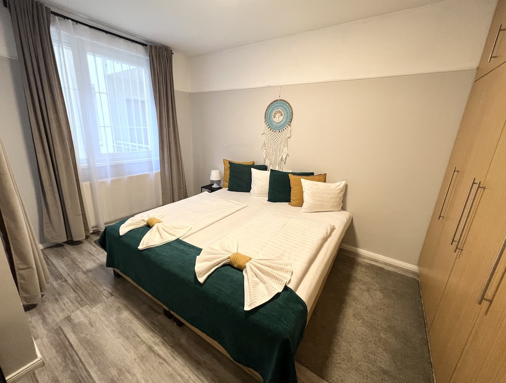 1 BEDROOM, DELUXE, APARTMENT