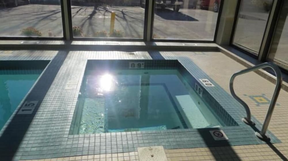 Metro Inn Calgary Northwest 13/24