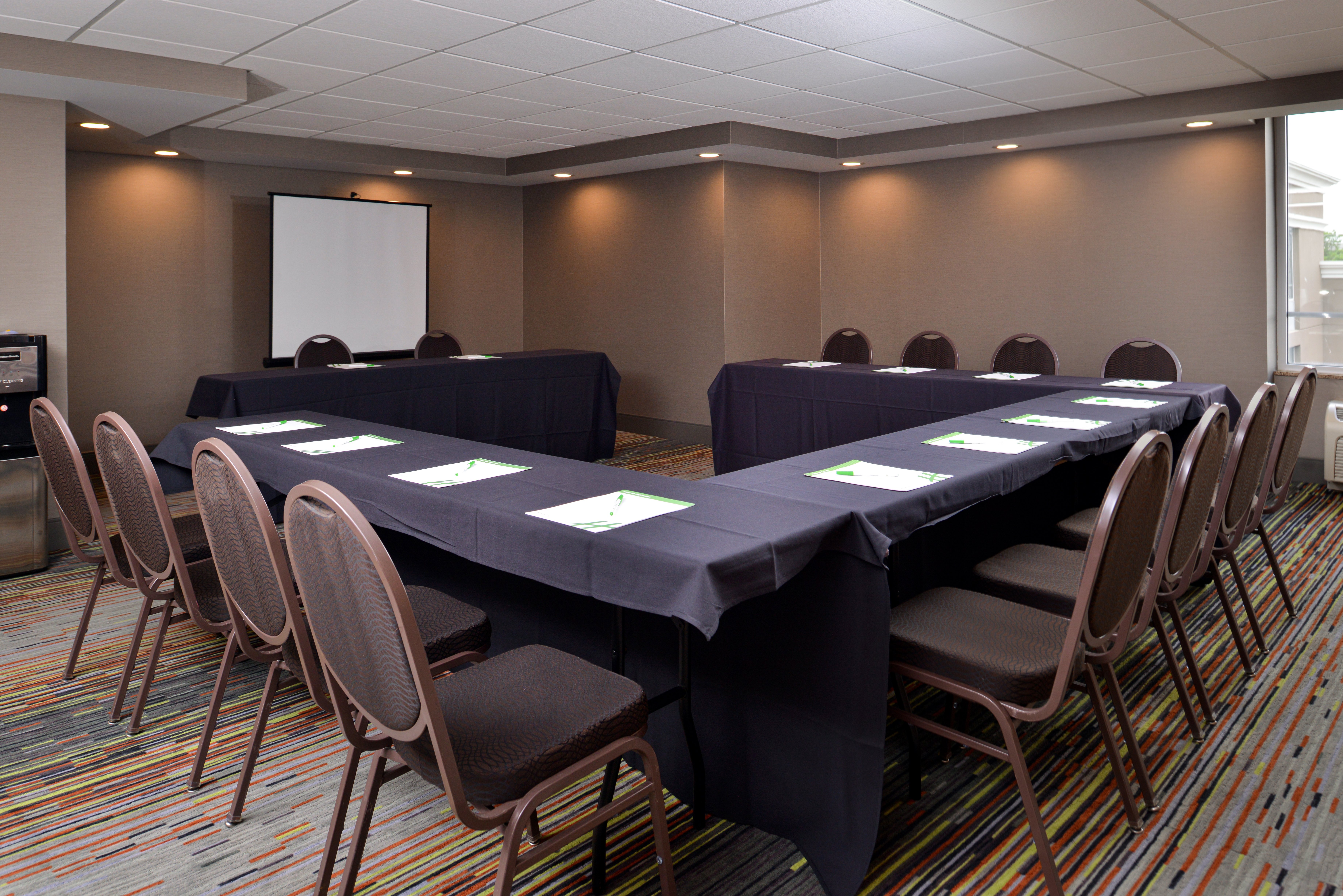 Holiday Inn Hotel and Suites Rochester Marketplace 52/64