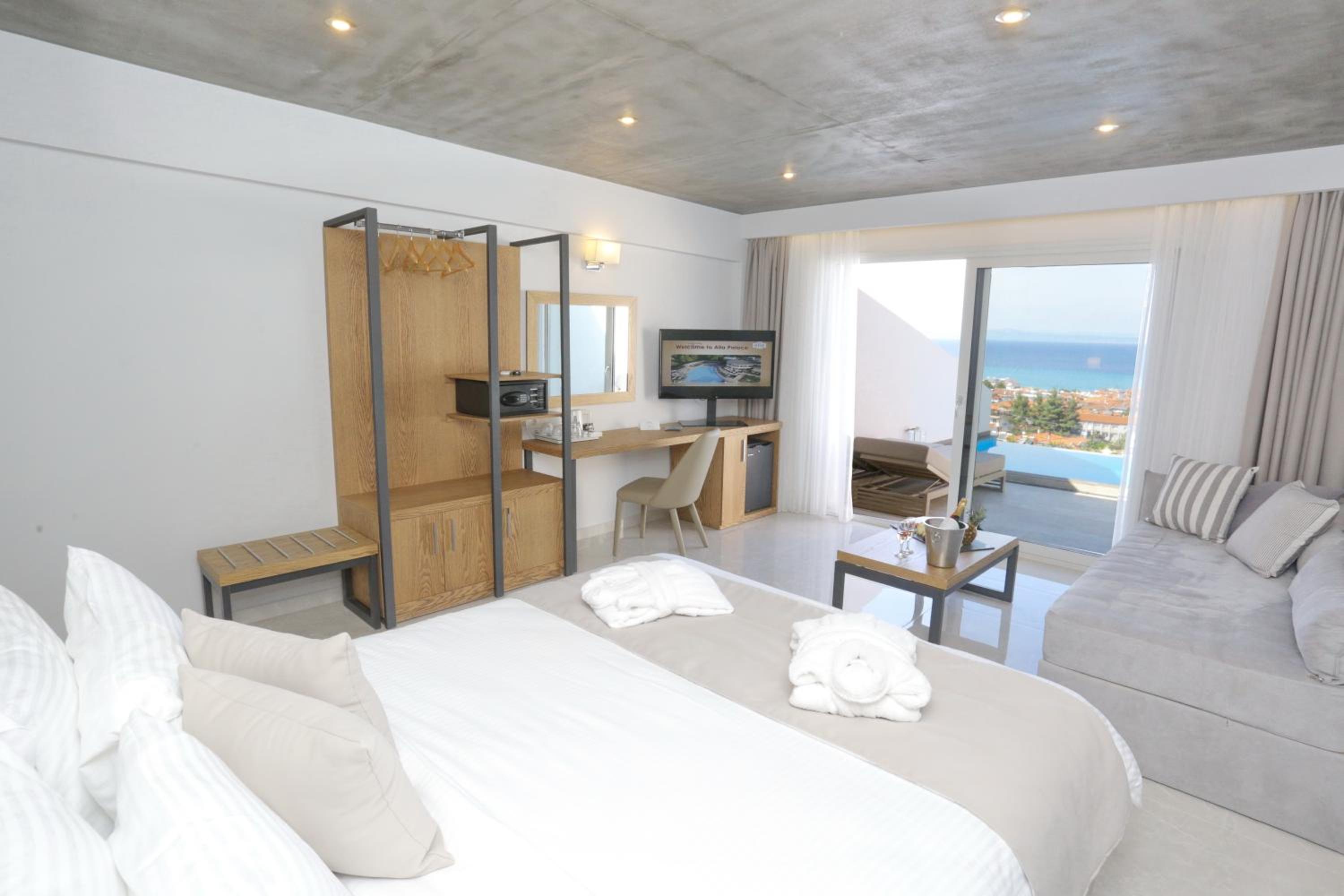 Junior Suite, Deluxe, Panoramic Sea View, Private Heated Pool، Alia Palace - Adults Only 3/7