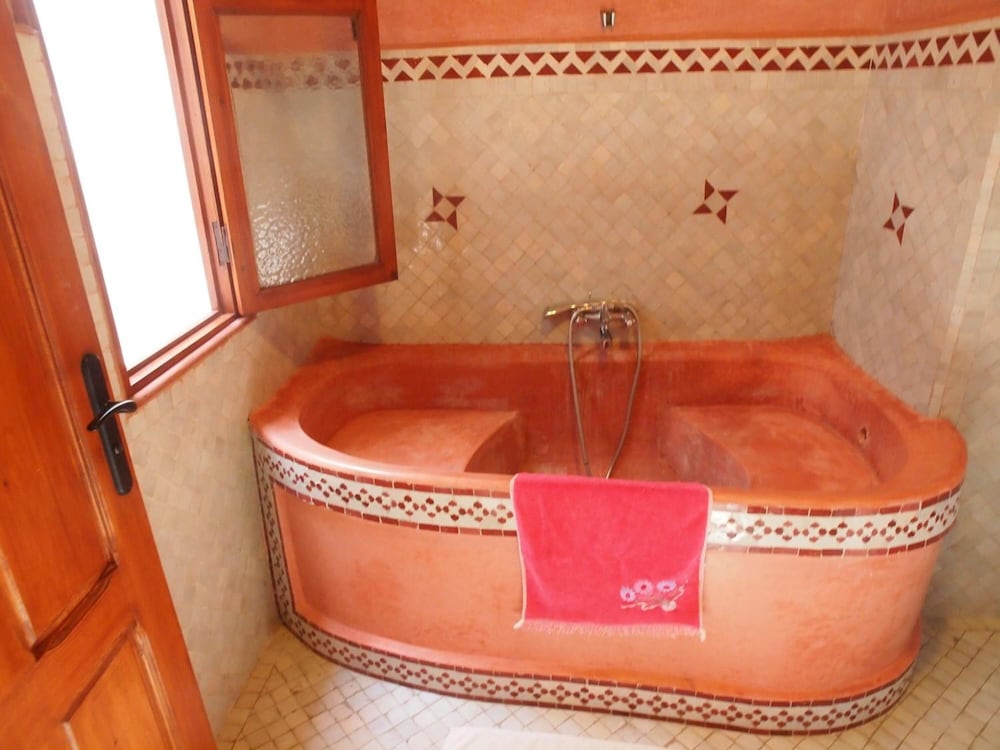 Riad Al Khansaa 29/70