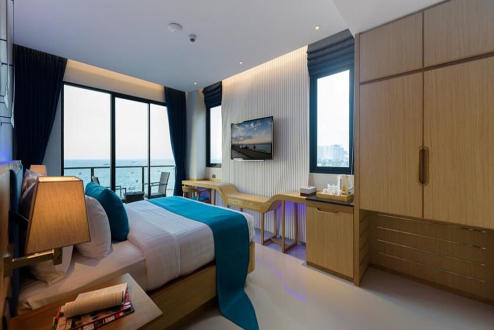 Deep Blue Z10 Pattaya 22/42
