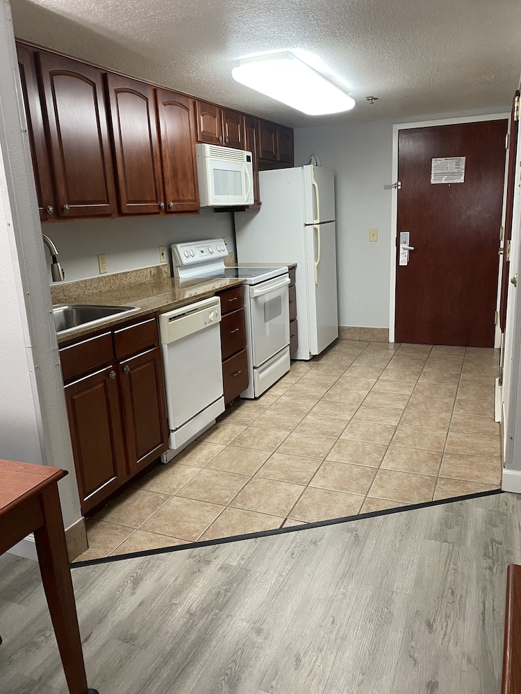 Best Western Plus Atlantic City West Extended Stay And Suites 5/45