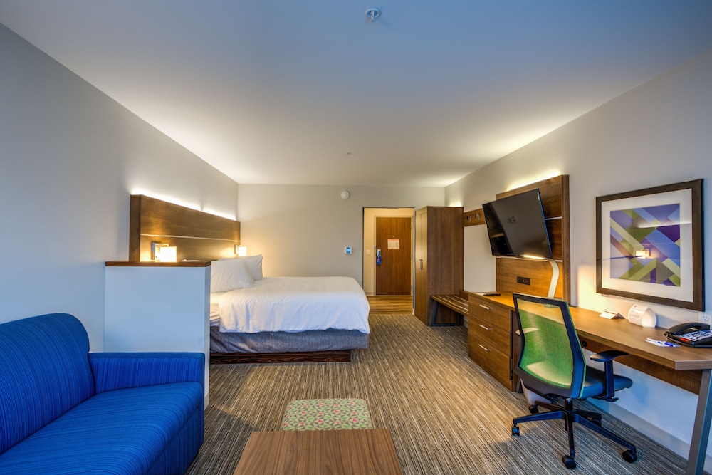 Holiday Inn Express Suites Reedsville State Coll Area 28/56