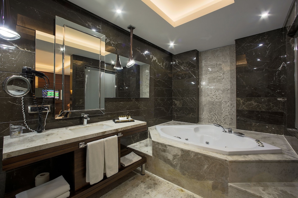 Gold Majesty Hotel 23/63