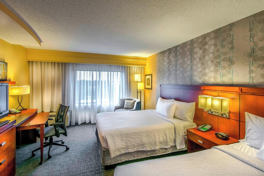 غرفة بسريرين كوين، Courtyard Greensboro Airport 4/10