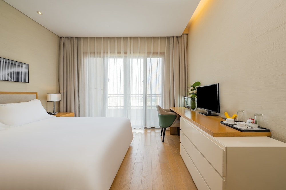 جناح بشرفة بغرفة نوم واحدة بحوض استحمام، Holiday Inn Hotel And Suites Suzhou Yangcheng Lake 2/2