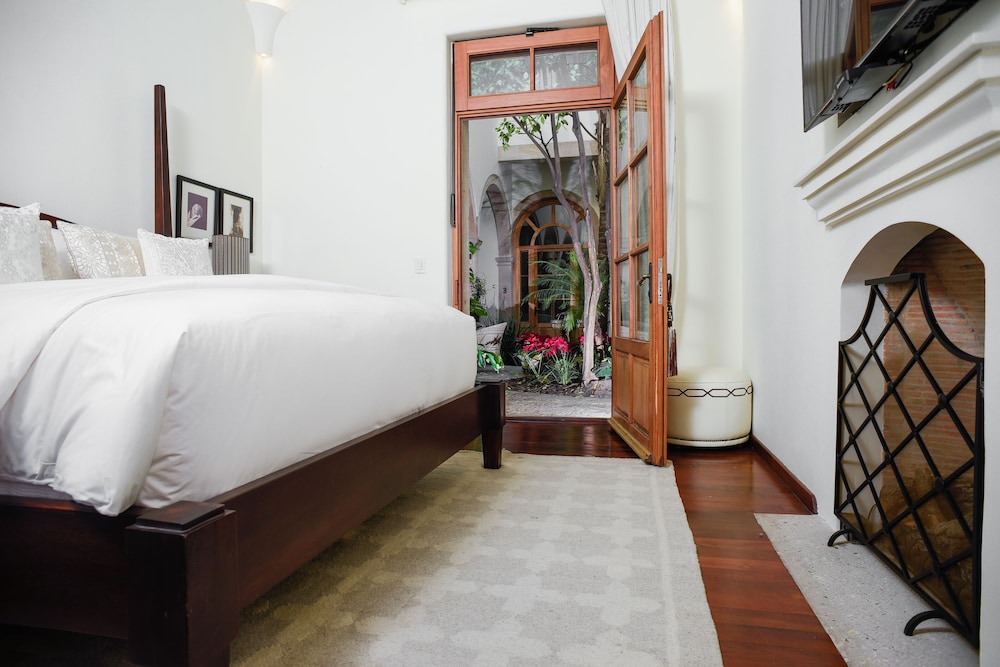 Hotel Casa Blanca 7 19/68