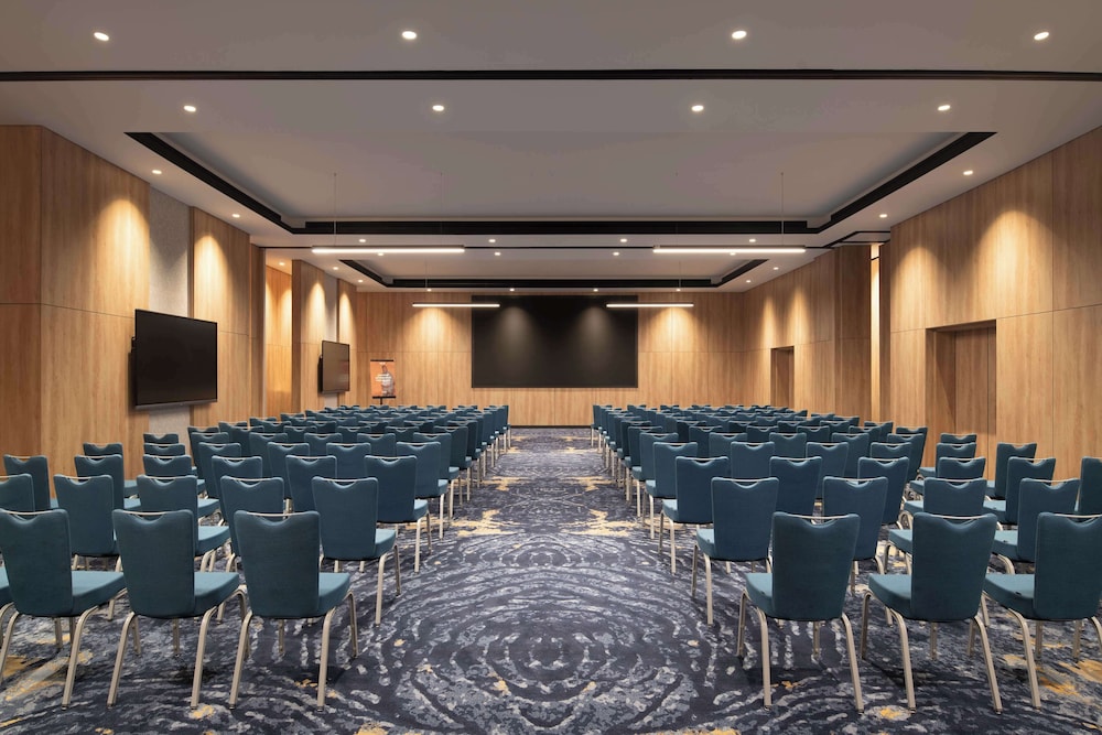 Park Inn by Radisson Hotel & Apartments Kuwait 56/62