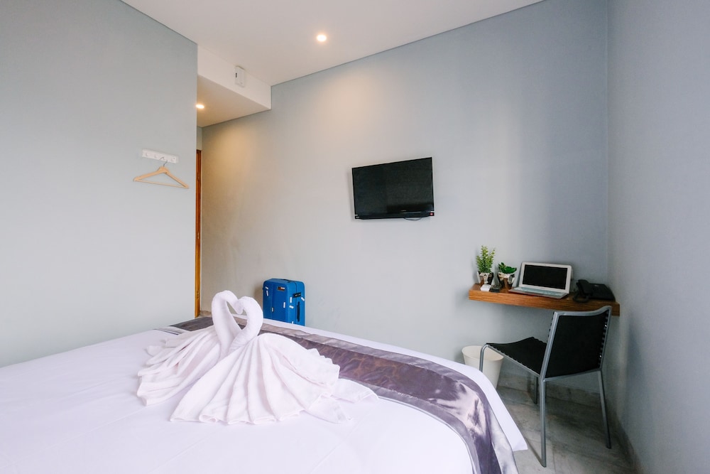 Lopi Hotel 12/36