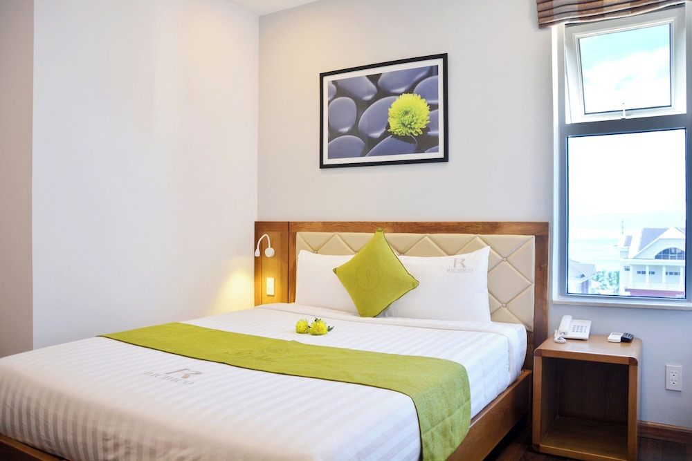 BASIC, DOUBLE OR TWIN BED, CITY VIEW