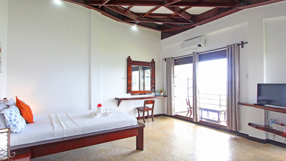 Executive, Queen Bed