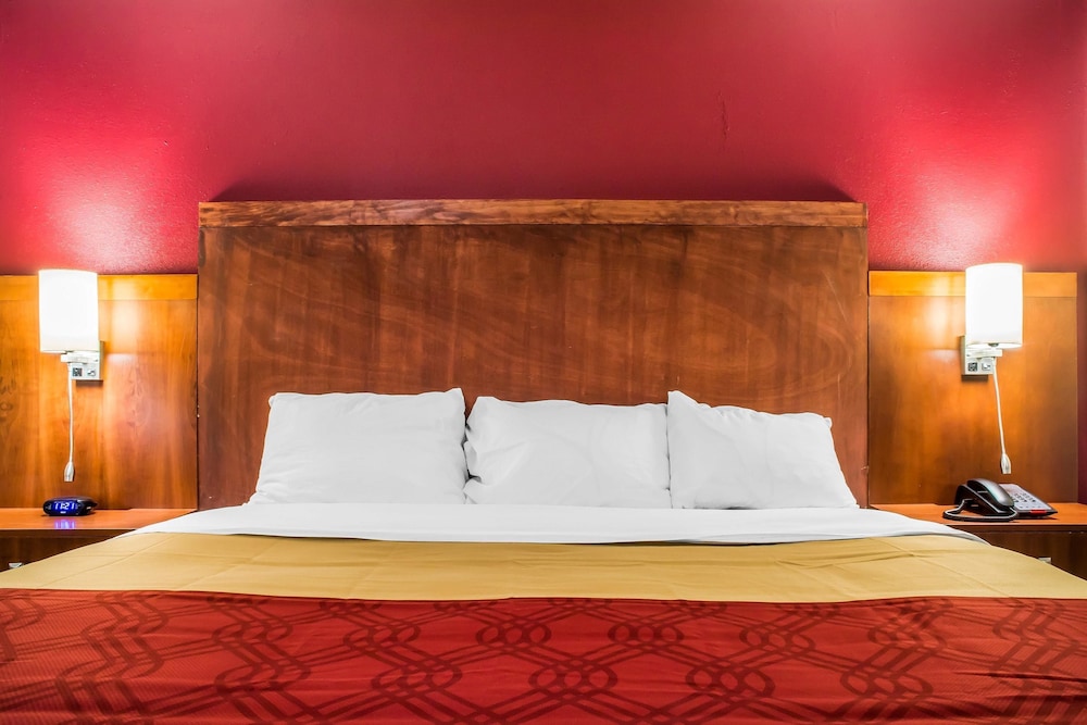 Econo Lodge Brockport NY 11/33