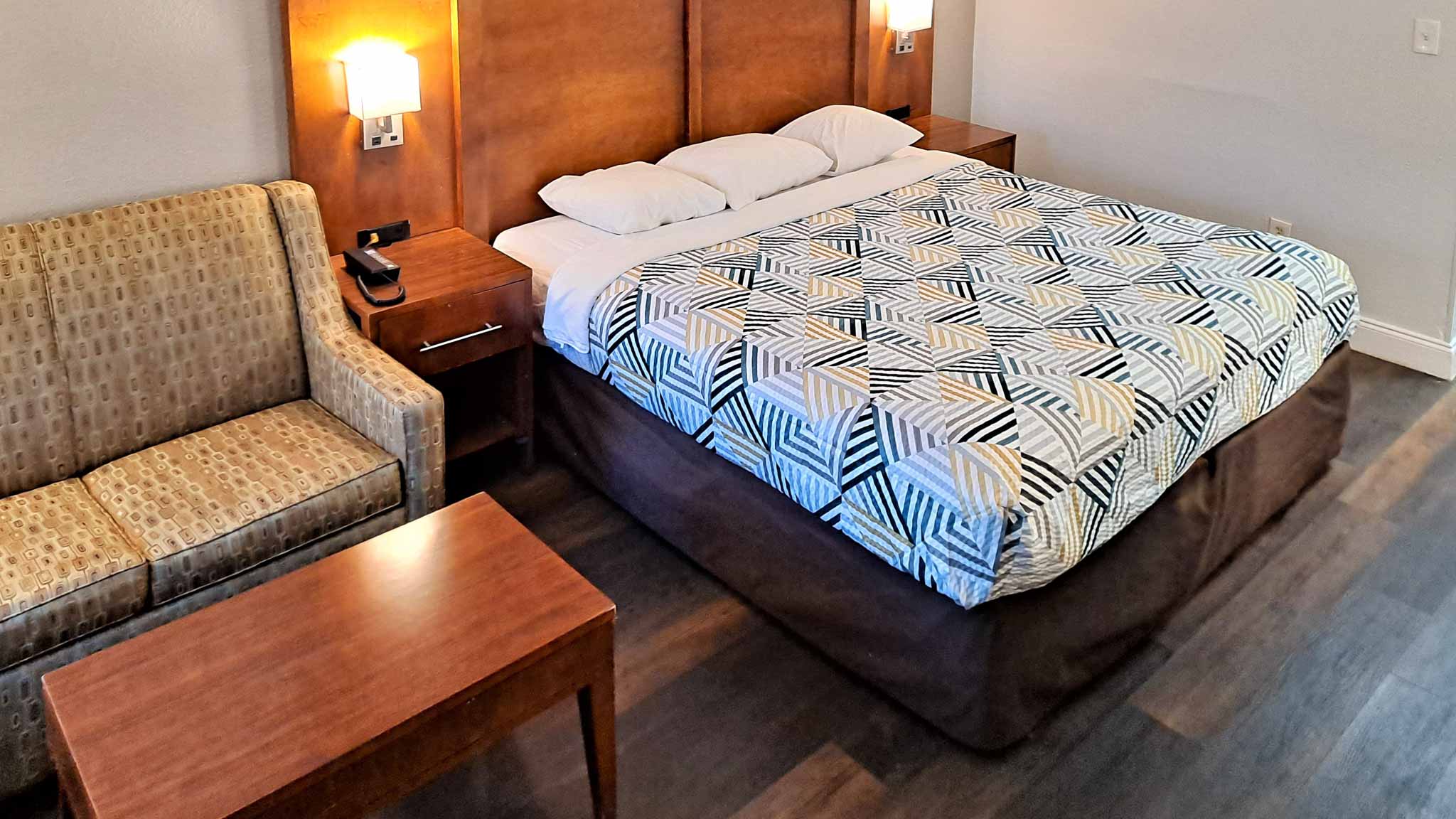1 Queen Bed - Mobility Accessible Tub Nsmk
