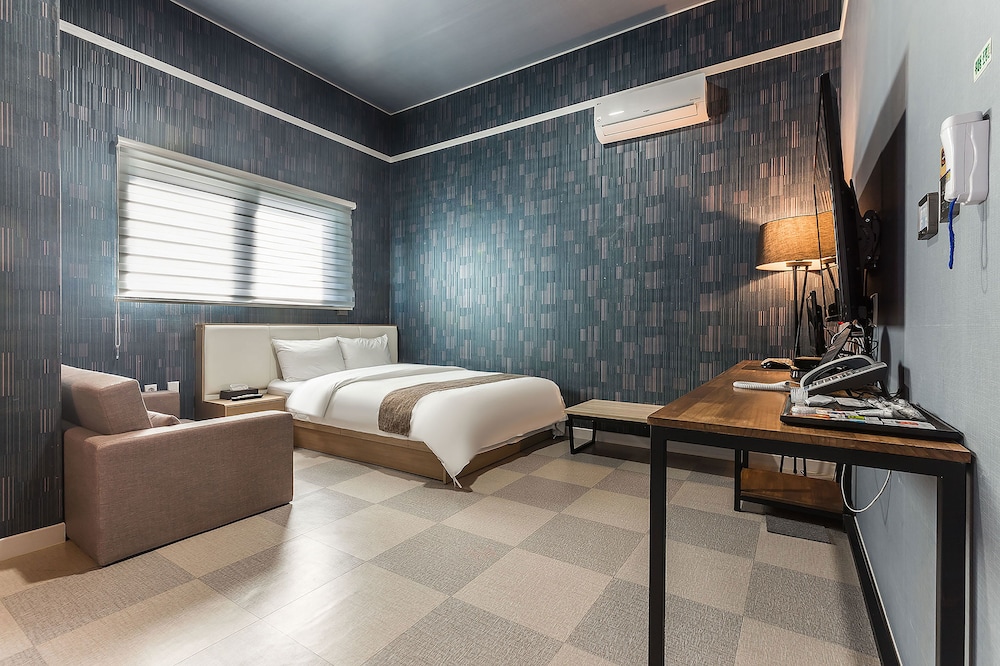 Malu Hotel 49/72