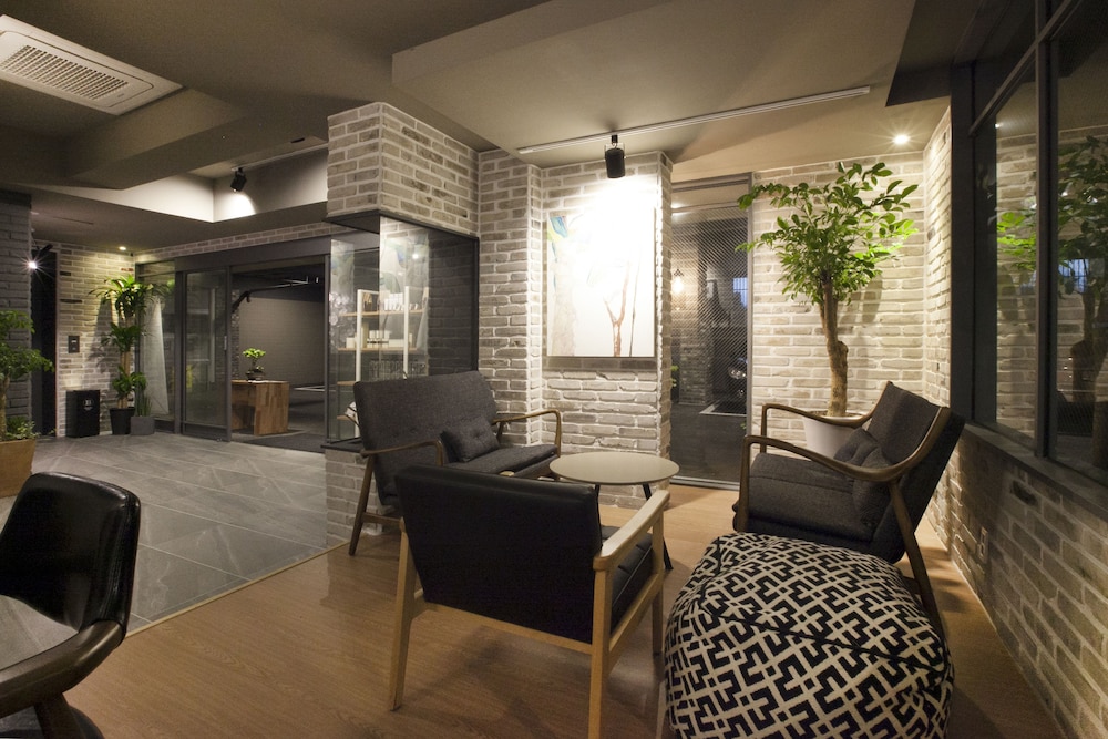 Brown Dot Hotel 27/39