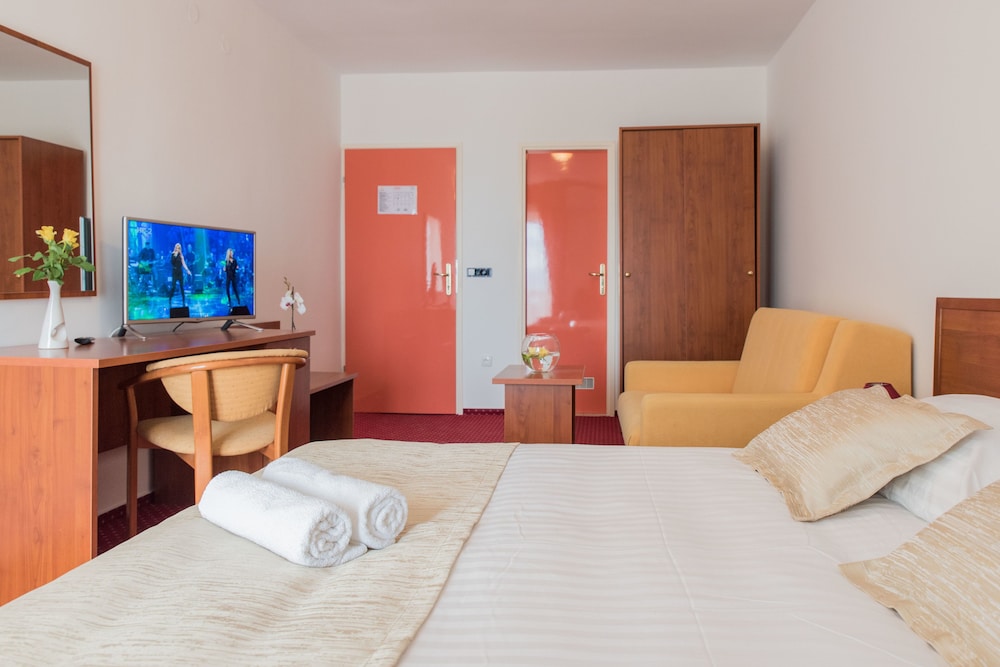 Hotel Krilo 25/71