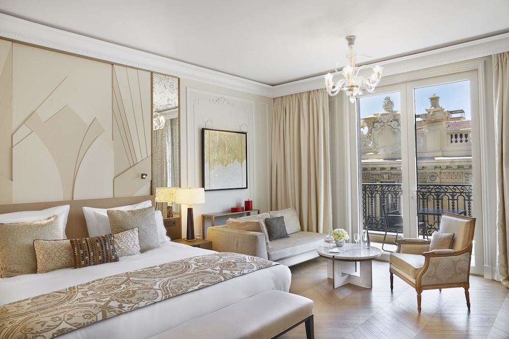 Deluxe, King Bed, City or Patio View