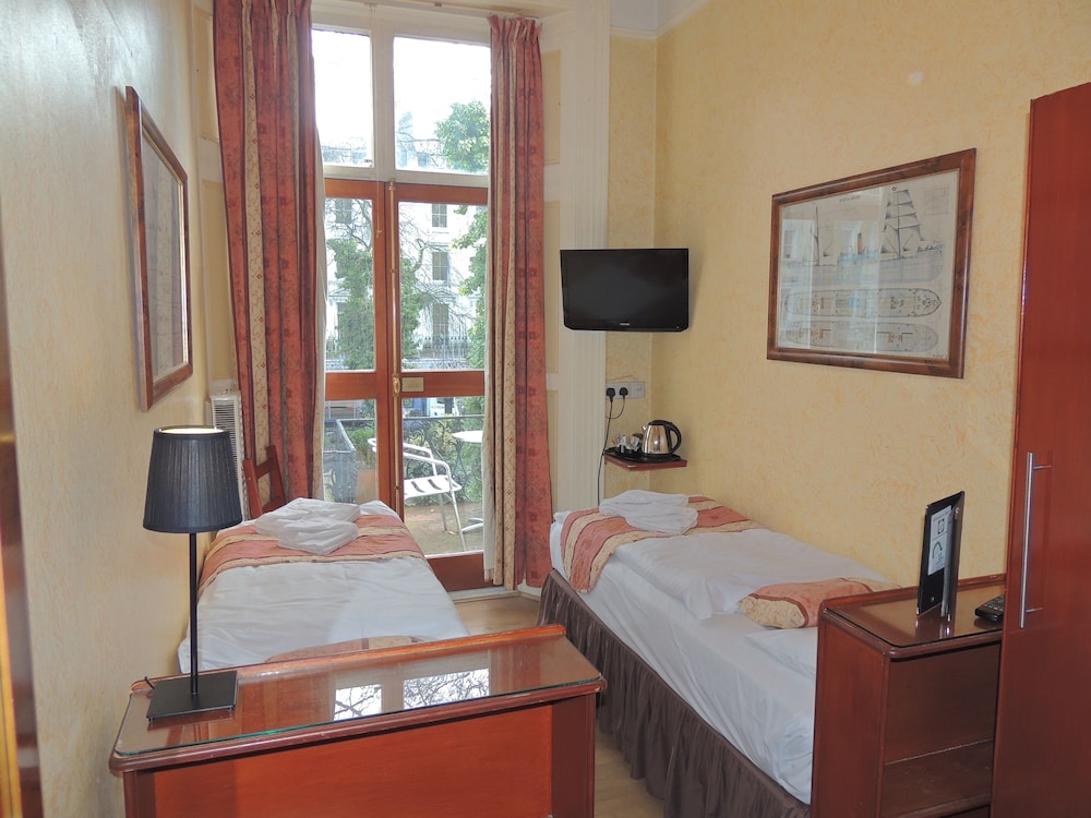 Shakespeare Hotel 24/67