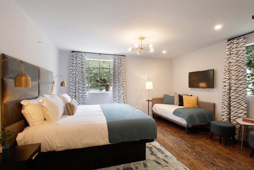 ROOM, TWIN BEDS, KING BED