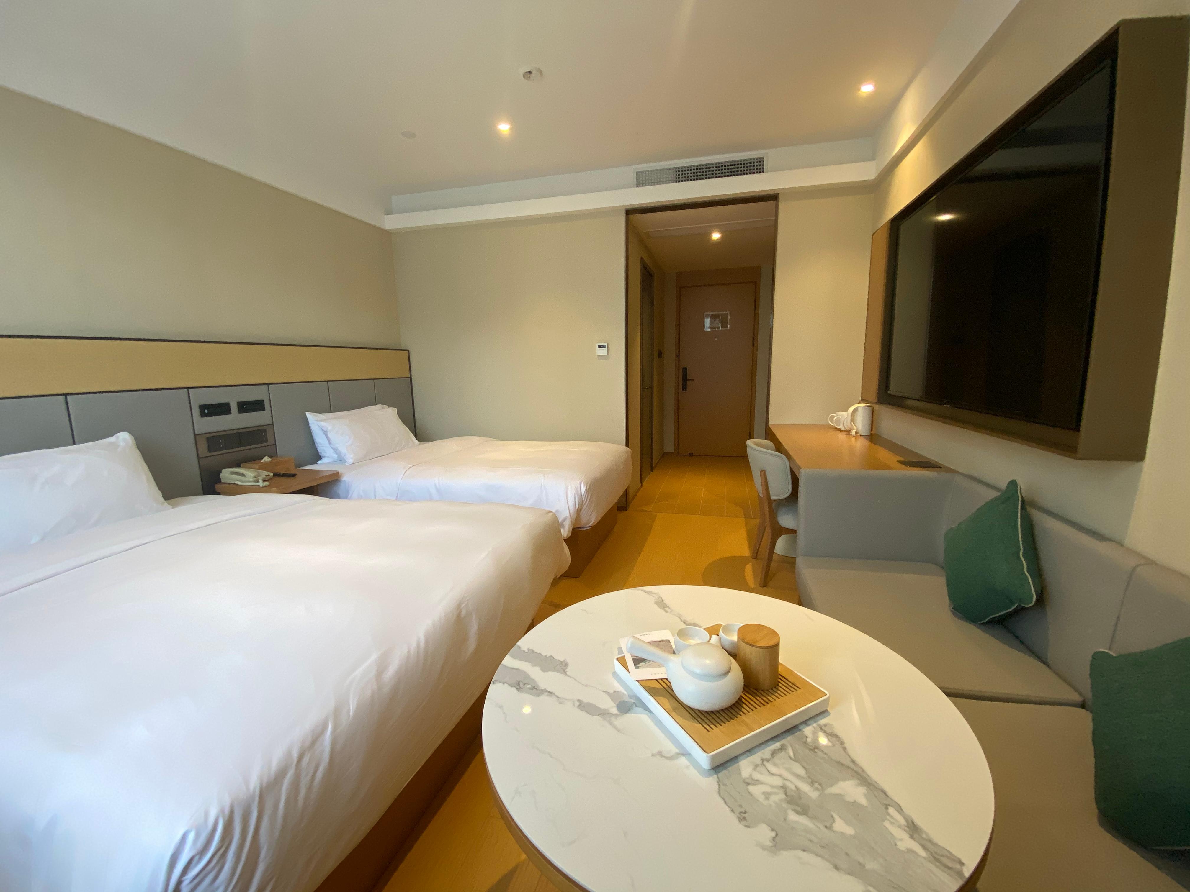 Ji Hotel (Shanghai Jiayi Road subway station) 15/36