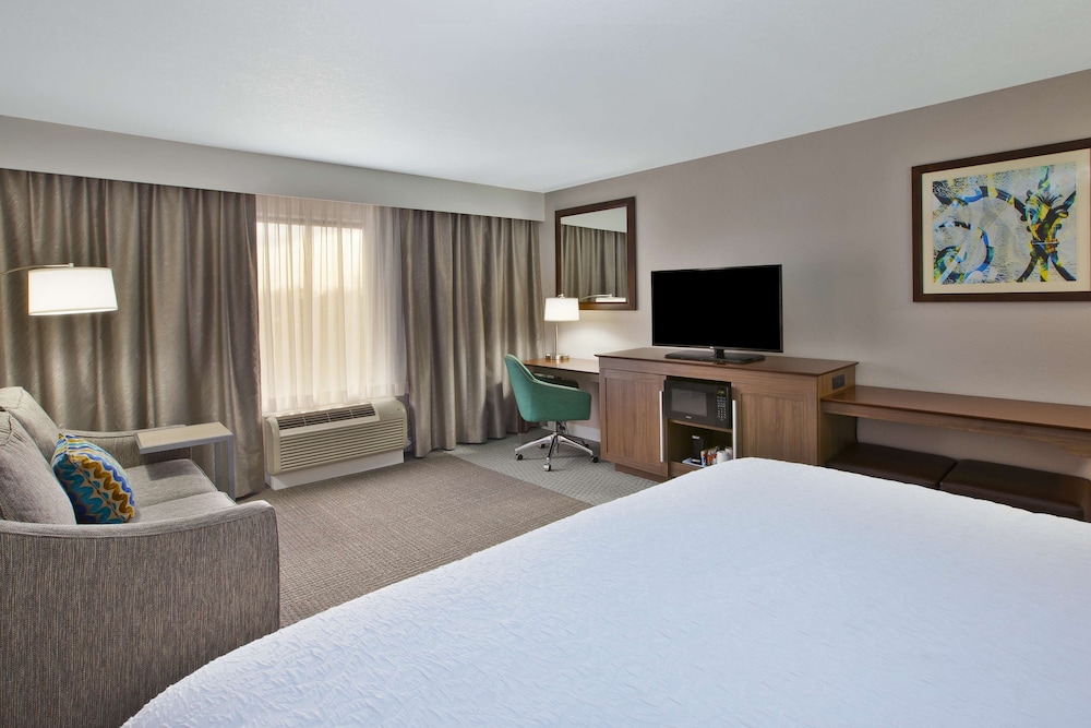 Hampton Inn & Suites Alliance 16/36
