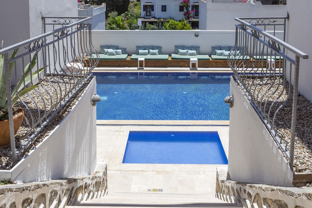 La Brezza Suite &amp; Hotel 48/63