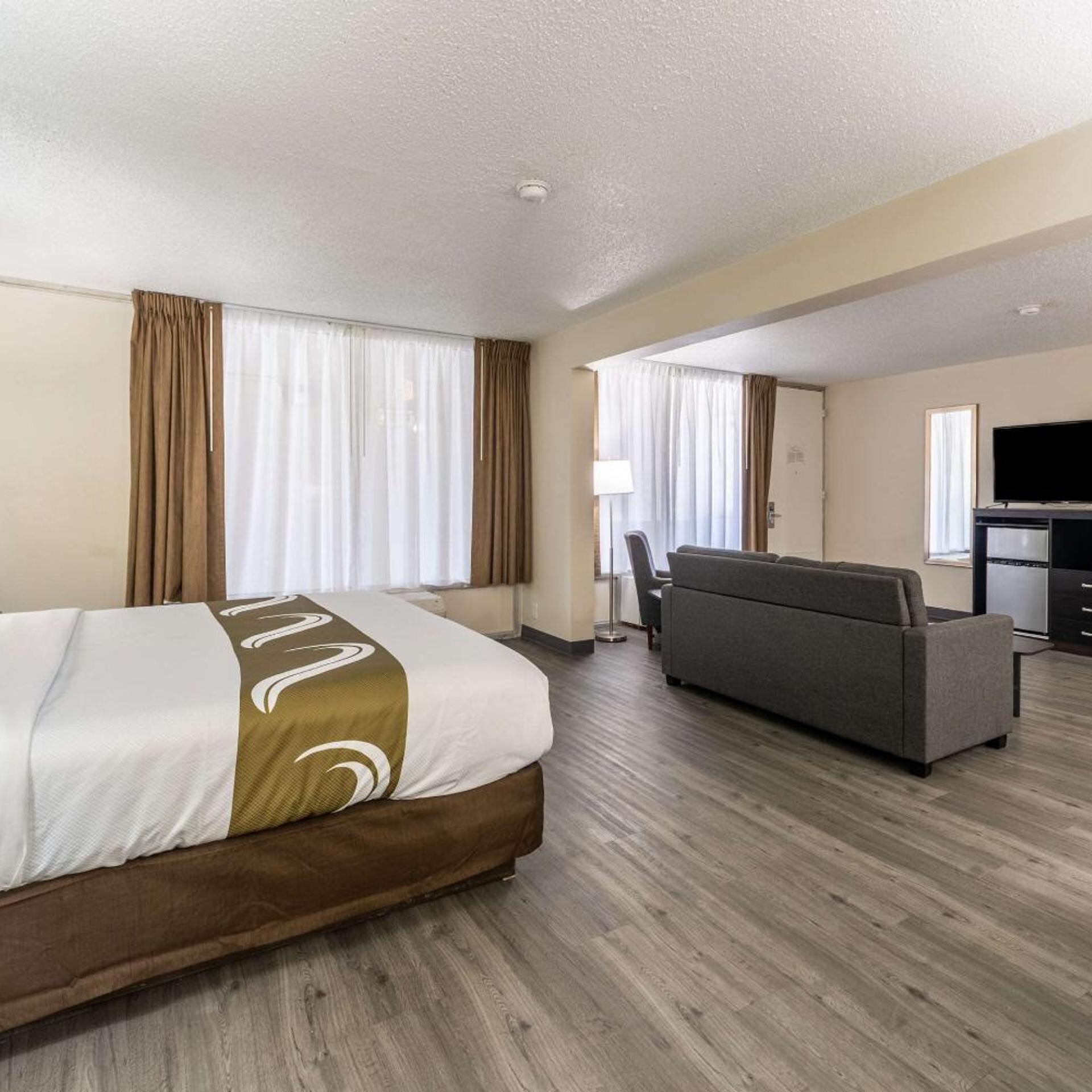 Efficiency, Suite, King Bed