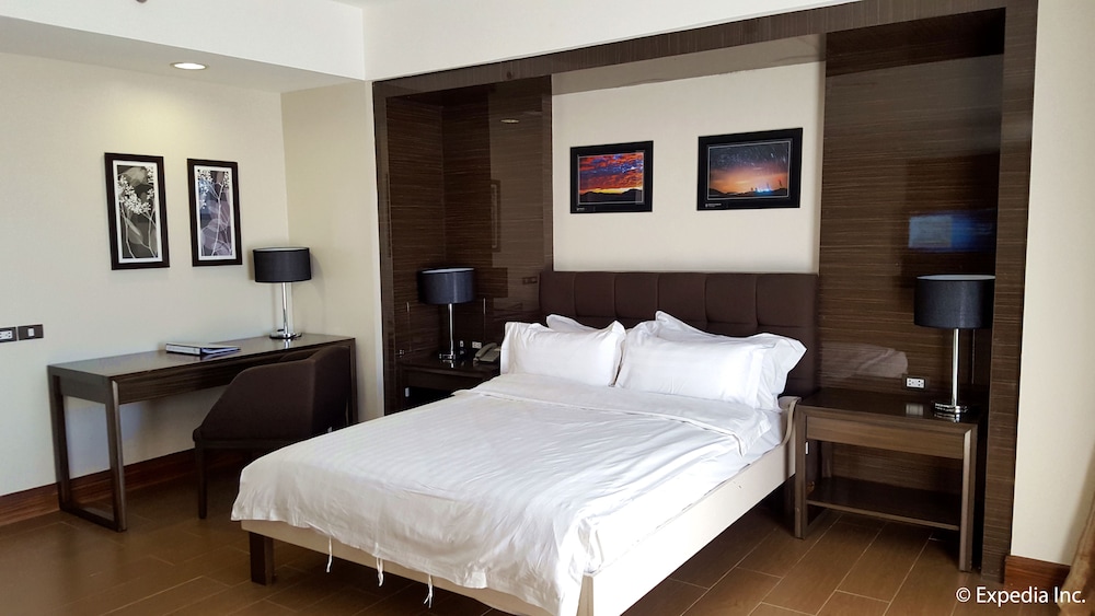 BUSINESS, SUITE