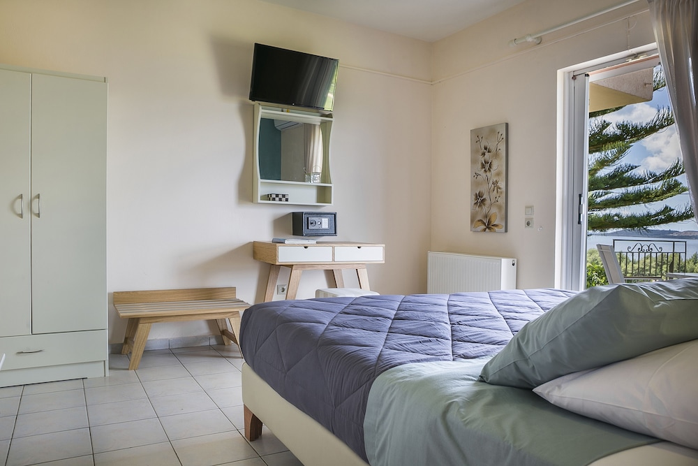 Panorama Fanari Studios Apartments 18/77
