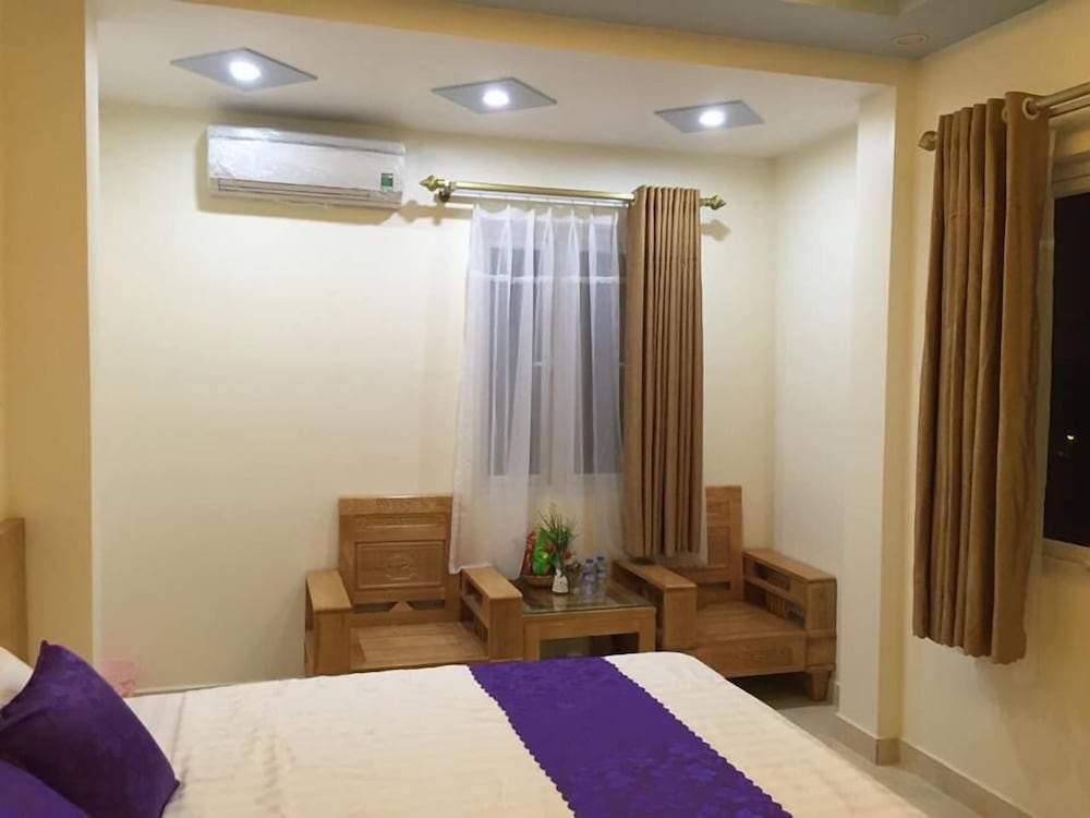 ROOM 2, DELUXE