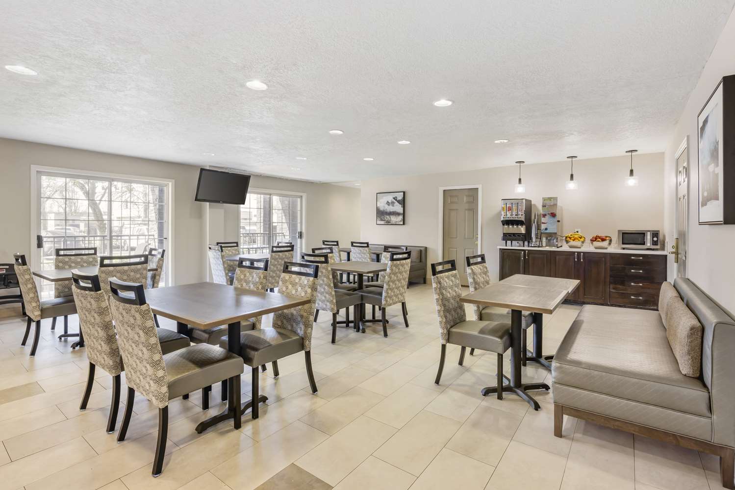 Best Western Plus Grand Manor Inn 27/43