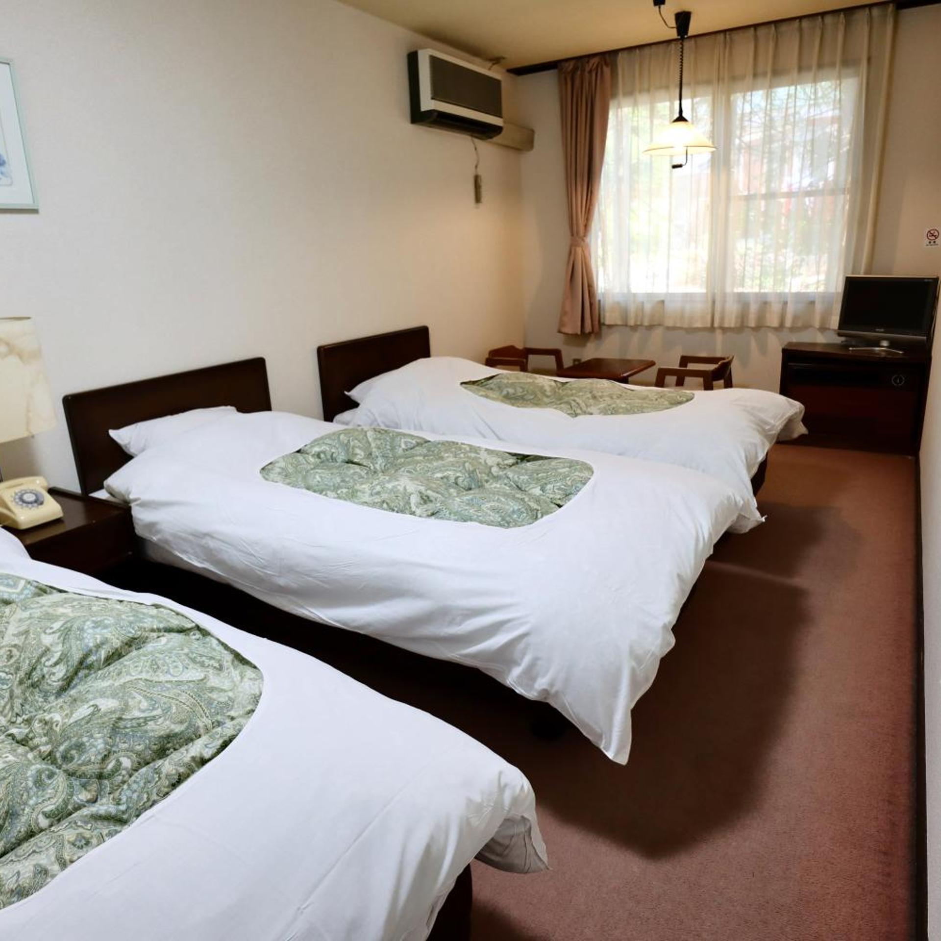 Room, Triple
