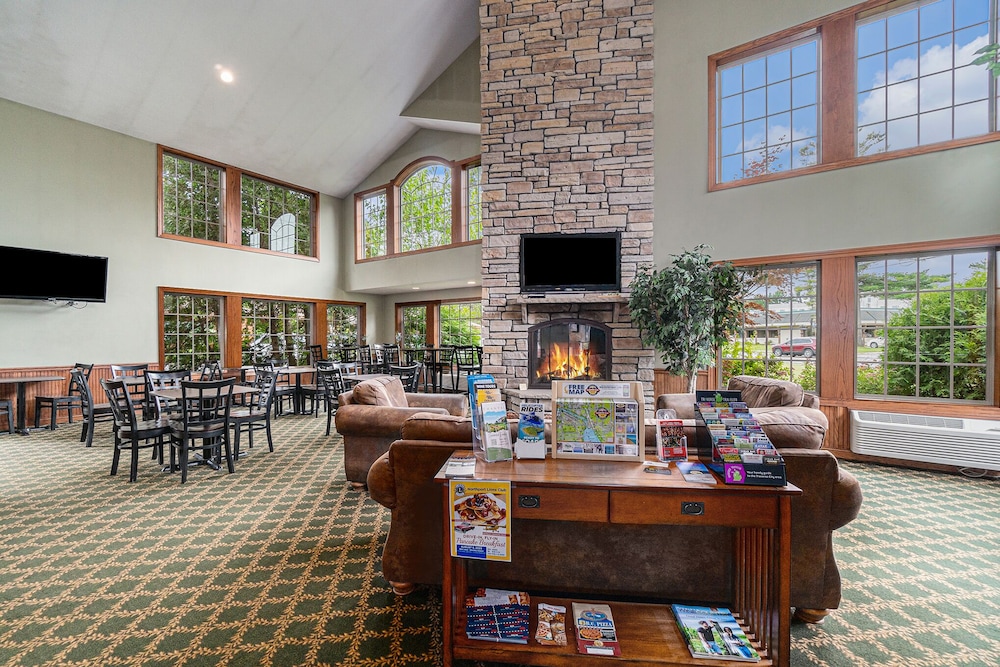 Howard Johnson by Wyndham Traverse City 31/47