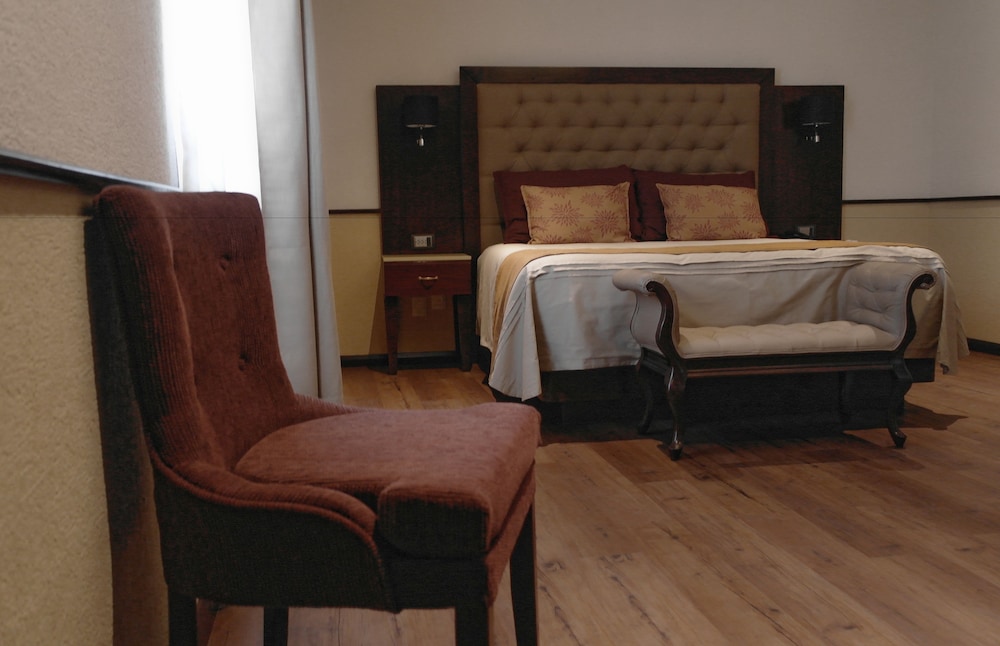Hotel Morales Historical & Colonial 56/73