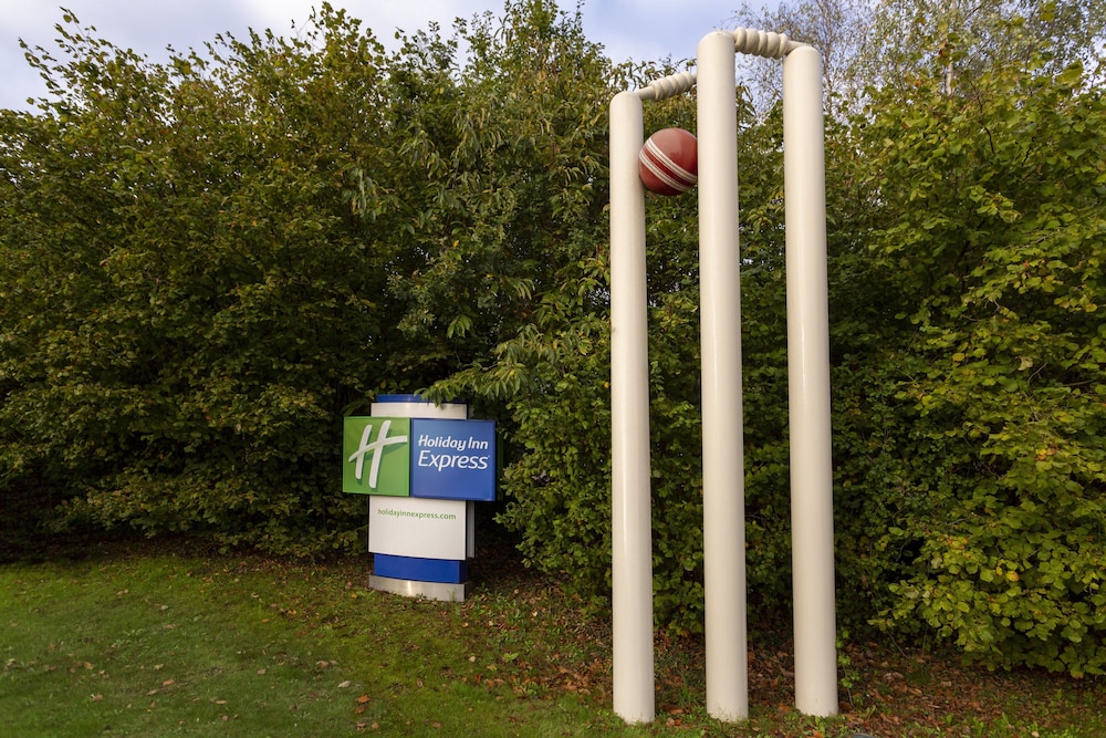 Holiday Inn Express Southampton M27 Junction 7 41/50