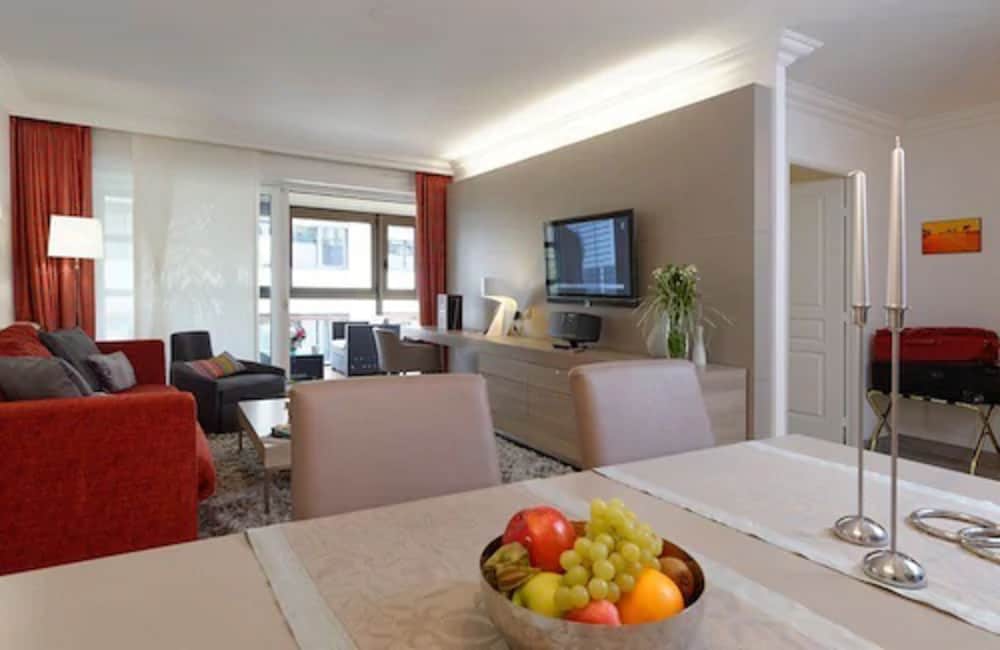 Residence Alma Marceau 52/56
