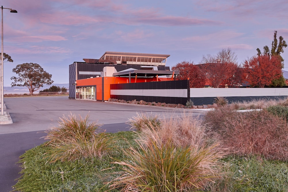 Foreshore Hotel 4/71