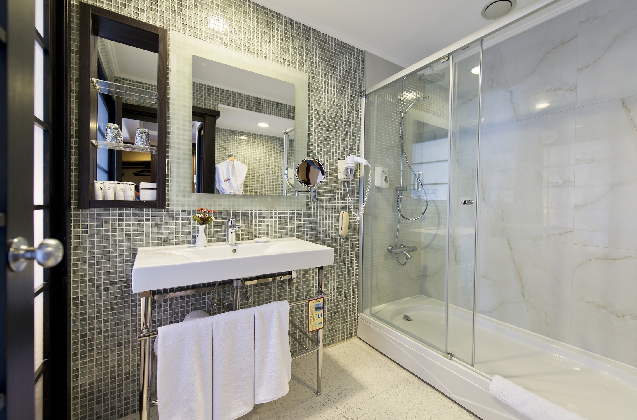 غرفة قياسية بسرير مزدوج، Limak Lara De Luxe Hotel and Resort 2/2