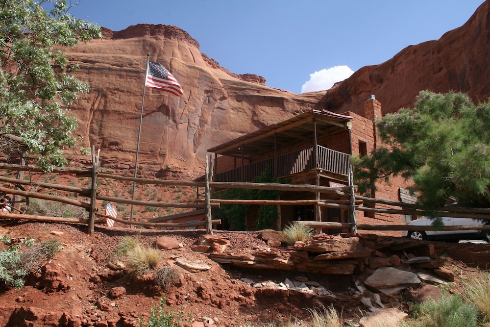 Goulding's Lodge 6/50