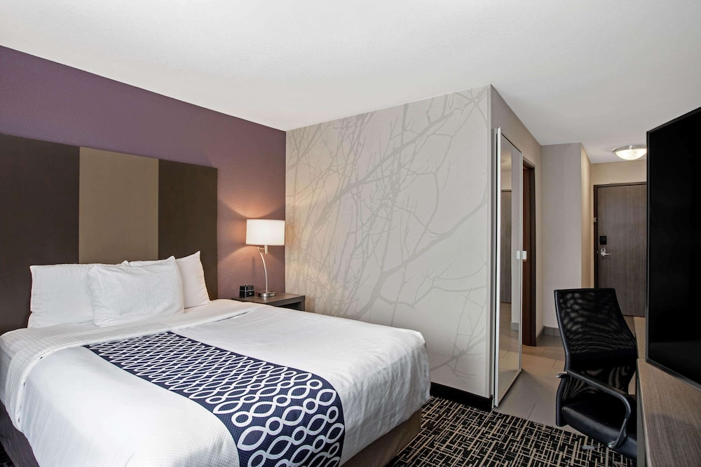 La Quinta Inn & Suites by Wyndham Fayetteville 14/59