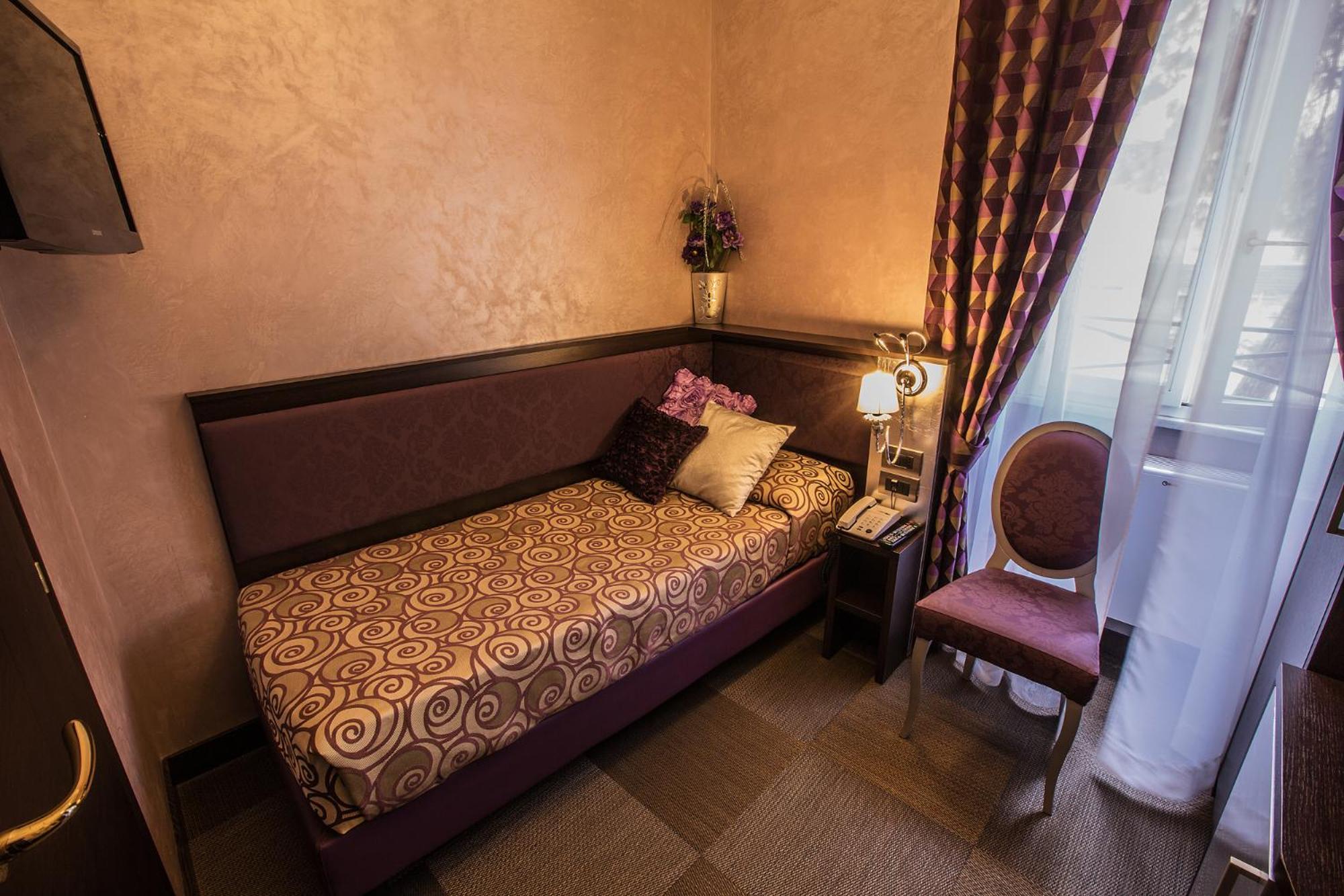 Room, Single