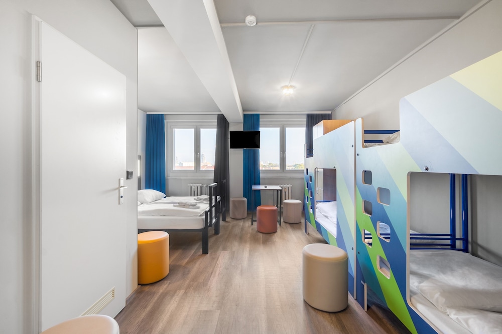 A&O Dresden Hauptbahnhof Hotel 48/72